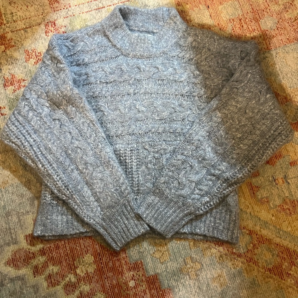 Abercrombie cable knit cropped crew neck sweater